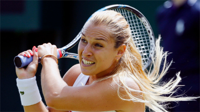 Tenista rusa eliminó a Dominika Cibulková en los cuartos de final de Wimbledon 2016