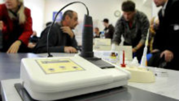 Za vyšetrenie CRP z kvapky krvi platíme my aj poisťovne