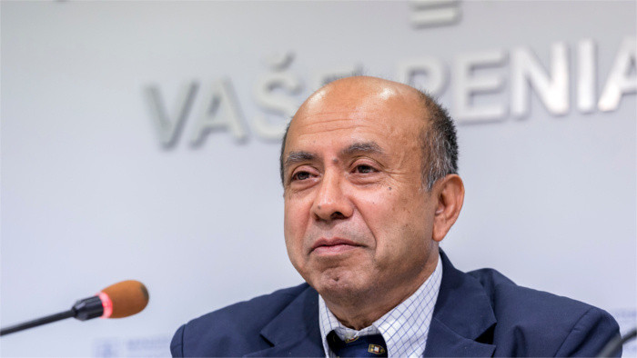 Kažimír presenta al nuevo economista principal del Ministerio de Finanzas