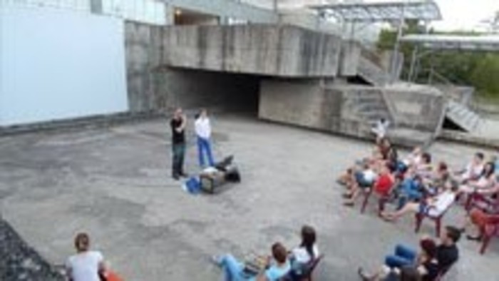 Projekt bez financii - Kino v bazéne