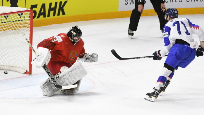 Ice hockey team beats Belarus