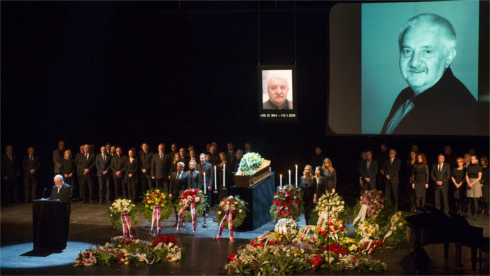 Colleagues and spectators bid farewell to Marian Labuda