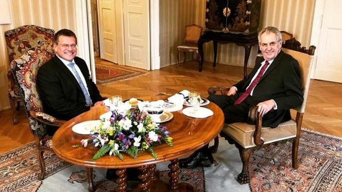 М.Шефчович встретился в Праге с М.Земаном