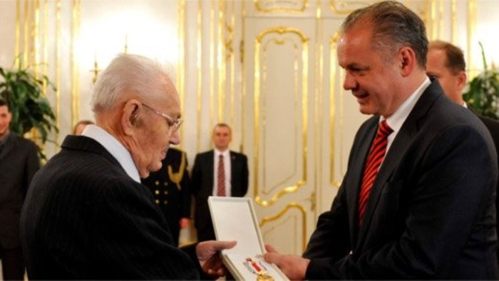 El jefe de Estado eslovaco otorgó la medalla presidencial a cinco personalidades de nuestro país