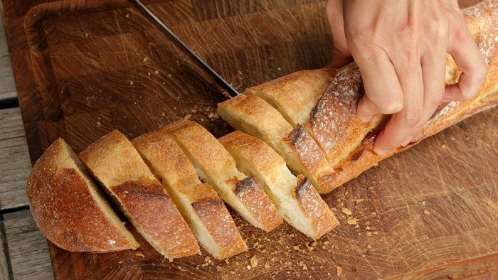 Crostini s kuracou pečienkou a čakankou