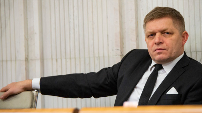 Бывший премьер Р. Фицо снял свою кандидатуру