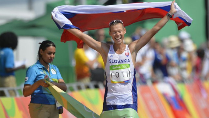Matej Tóth se proclama campeón olímpico en 50 km marcha