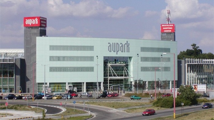 False Bomb Alert in Bratislava Shopping Mall Causes Chaos