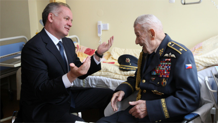 El jefe del Estado visitó a veterano eslovaco de la Segunda Guerra Mundial 