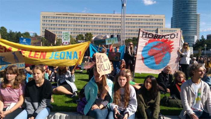 Climate: President leaves for summit, protest held in Bratislava