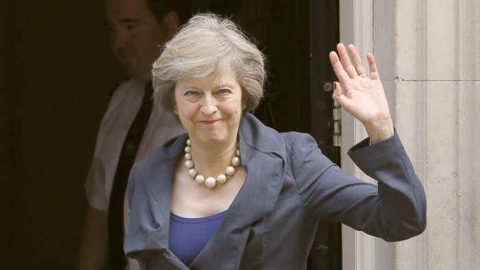 Robert Fico congratulates Theresa May