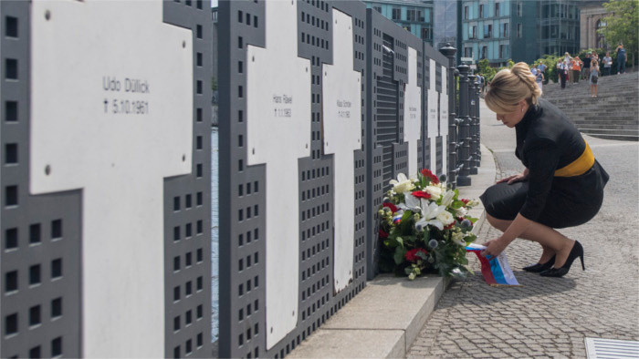 Slovak President pays respect to Berlin Wall victims