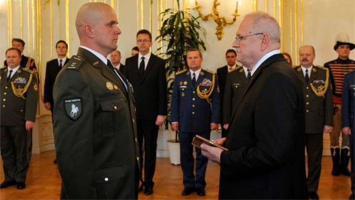 Soldiers decorated for bravery