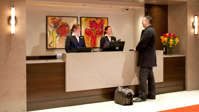 Government measures won't prevent tourism layoffs 