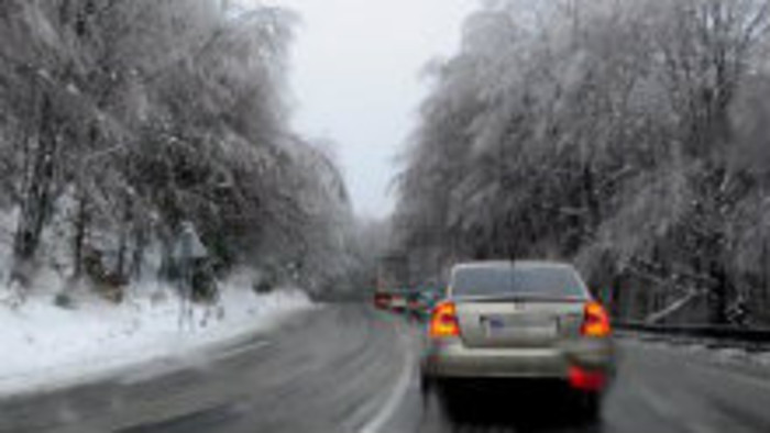 Na poľadovici pomaly, alebo nejazdite vôbec