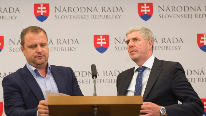 Poslanecký klub Most-Híd sa rozšíri o päť členov