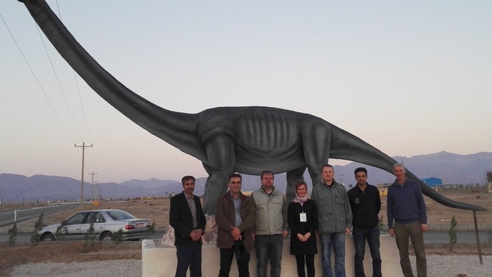 pri makete dinosaura v Tabase.jpg