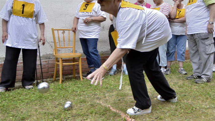 Seniori bratislavskej mestskej časti Nové mesto súťažili na petangovom turnaji