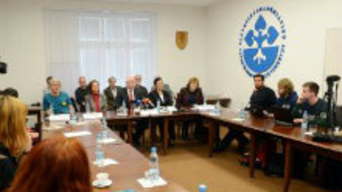 K veci: SAV proti vládnym poradcom...