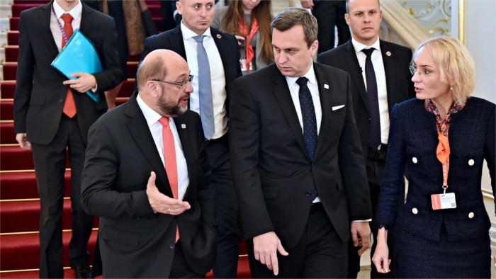 More intensive co-operation of EU and national parliaments