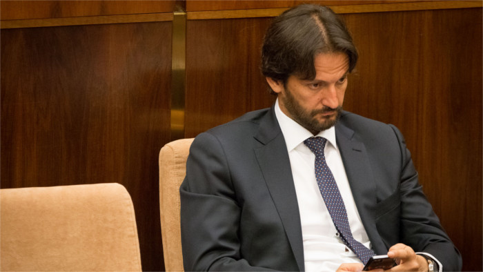 Interior Minister survives no confidence vote