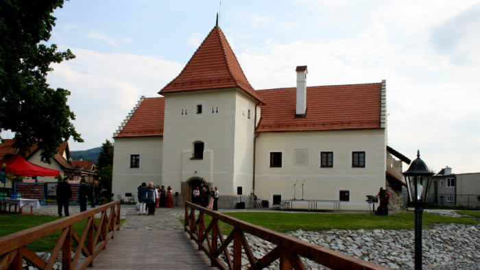 Vodný hrad v Šimonovanoch dostal novú tvár