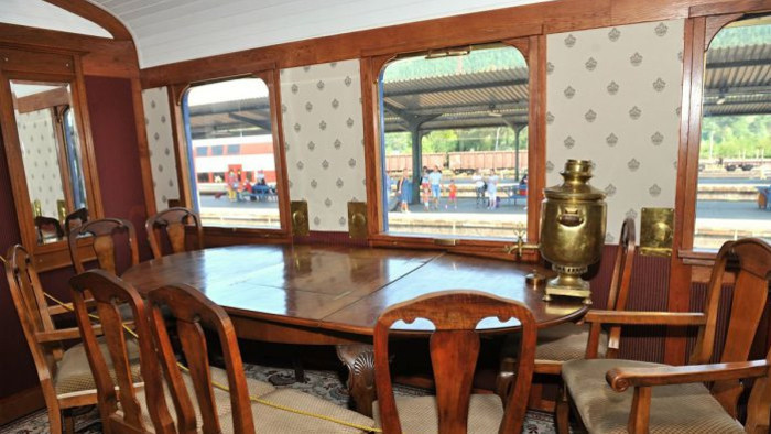 Special 'Presidential Train' stops in Bratislava 