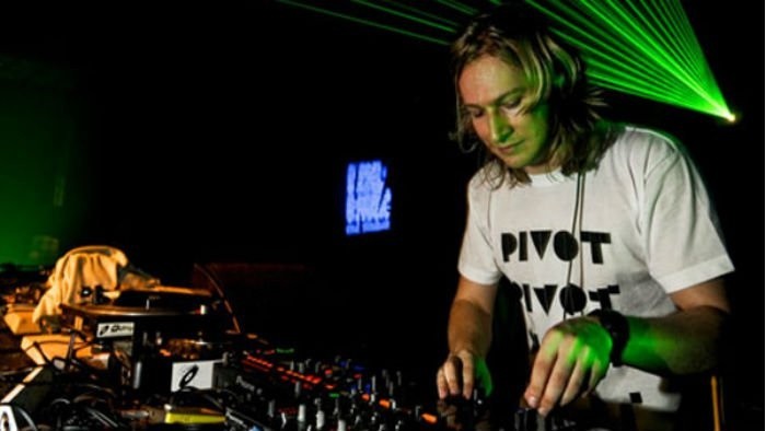 4_Elements_FM: Ri Za a James Zabiela