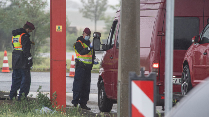 Citoyens des pays du V4 peuvent entrer en Hongrie avec le test négatif au covid-19