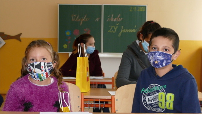 Los padres se alegran más que los hijos de la vuelta a la escuela