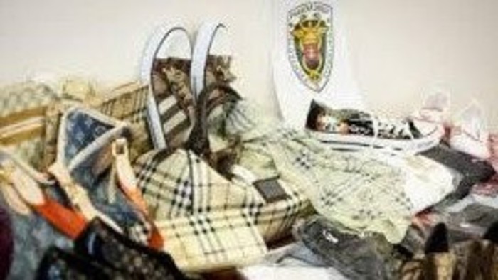 Los aduaneros destruyen imitaciones de los productos de marca por 1 millon de euros