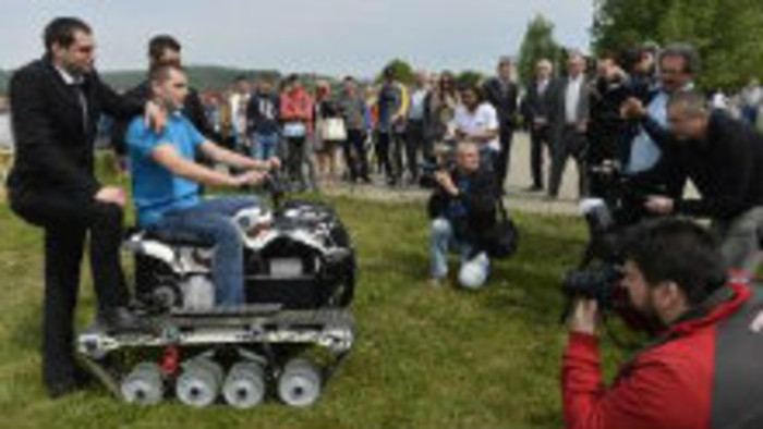 Pásové vozidlo na elektrický pohon 