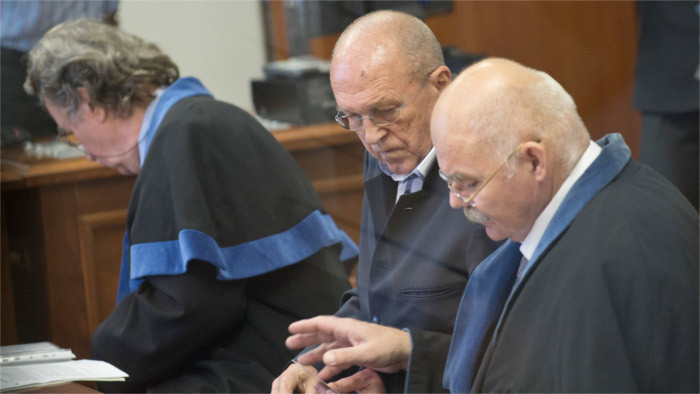 Heart surgeon gets suspended sentence for bribery