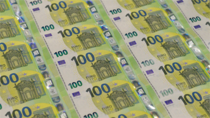 Новые банкноты номиналом в 100 и 200 евро