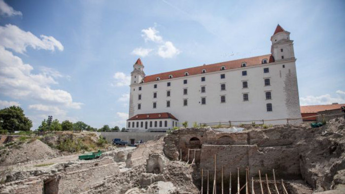 Brigadas móviles de restauradores repararán monumentos de la ciudad