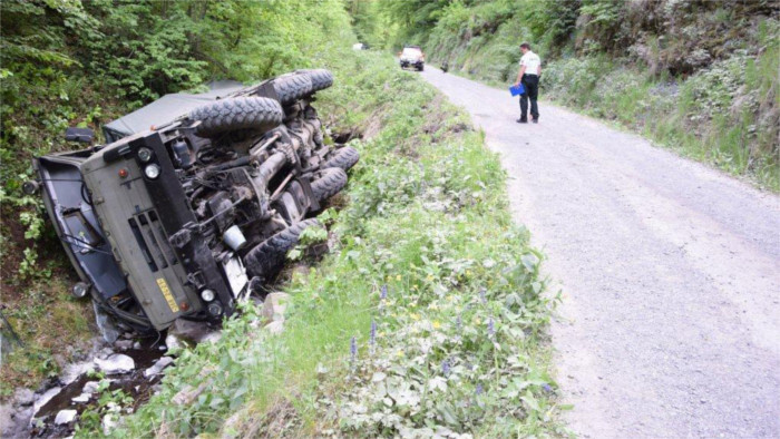 Seventeen military personnel injured in vehicle accident