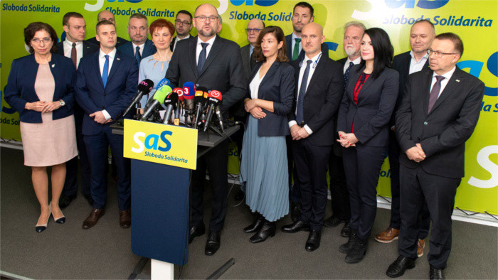 OĽaNO sigue al frente de las preferencias electorales, Hlas-SD le sigue muy de cerca