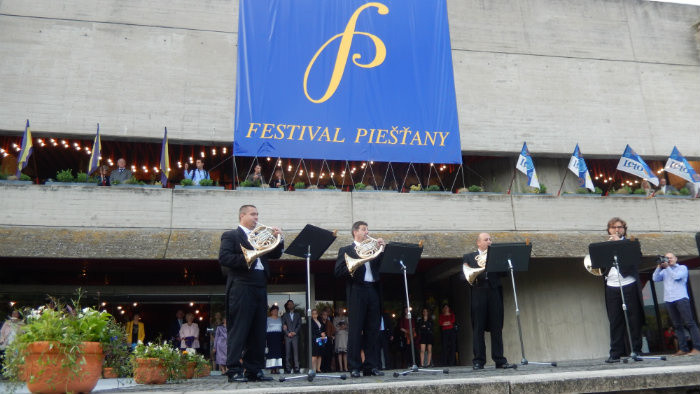 Otvárací koncert 60.jpg