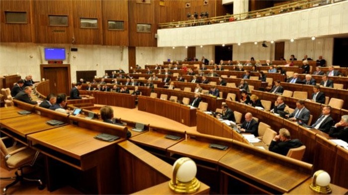 Aprobadas cinco modificaciones legislativas para reducir la usura