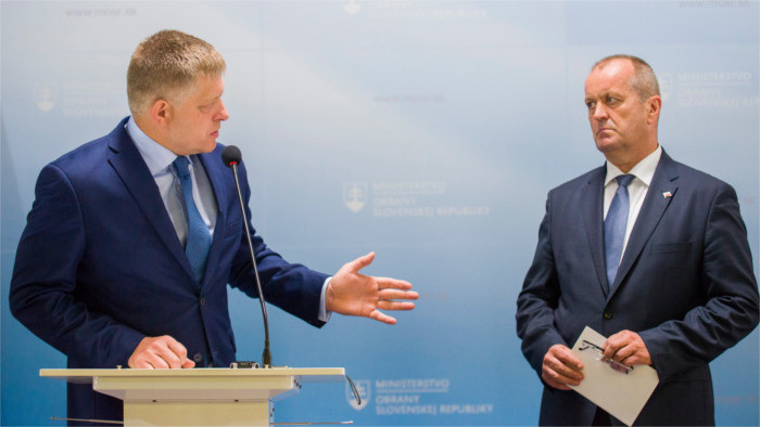 Премьер Р. Фицо посетил министерство обороны республики