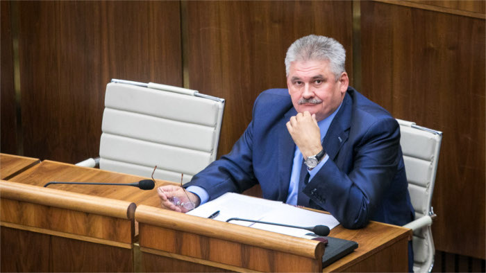 Министр труда Я.Рихтер остаётся на своем посту