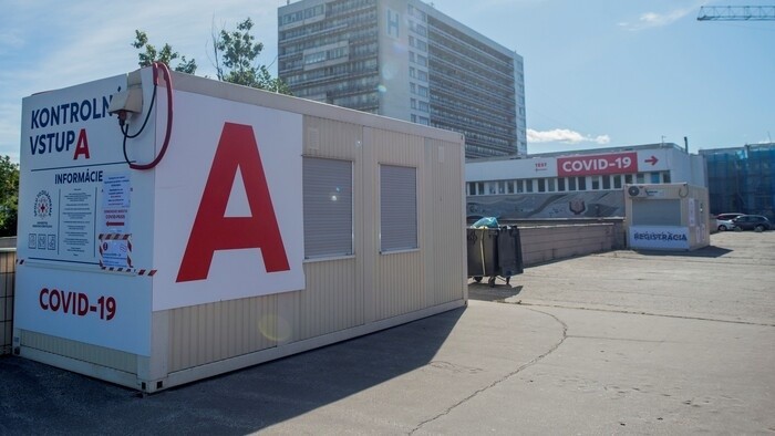 Koronavírus na Slovensku: Rekordy pri nakazených i testoch, tri ďalšie úmrtia, medián stúpa