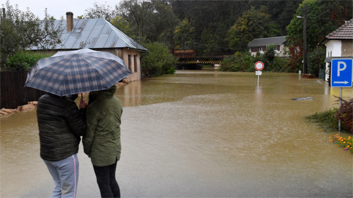 Meteorologen warnen vor Hochwasser und Sturm