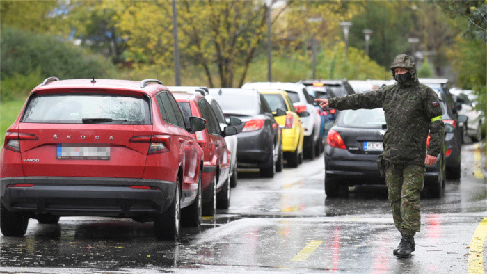 Dépistage du COVID-19 : test grandeur nature en Slovaquie