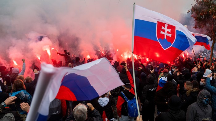 Protesty proti opatreniam u nás i v zahraničí 