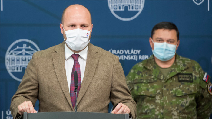 Министр обороны Я. Надь подверг критике руководство SLK