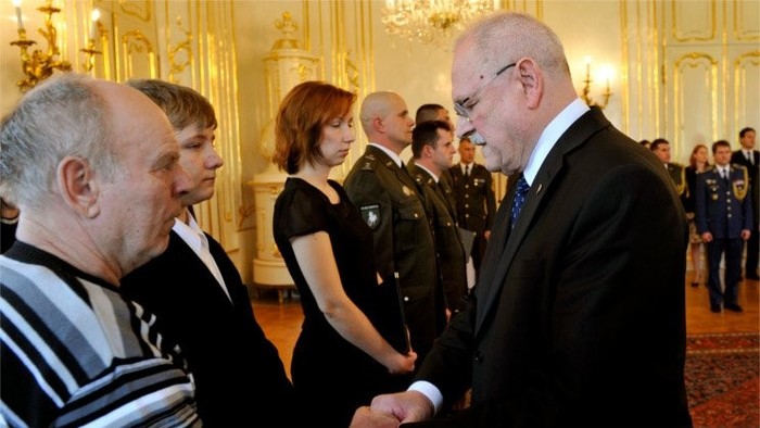 Prezident udelil medaily za statočnosť
