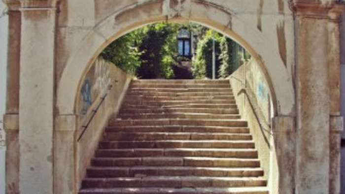 Na miestach bývalých a súčasných reprezentatívnych historických záhrad v Bratislave