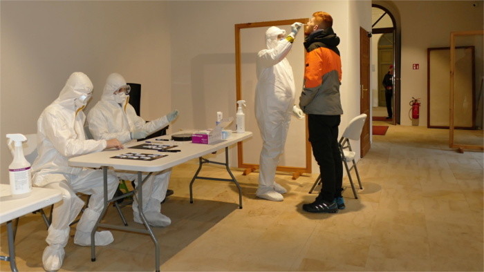 Dépistage intégral de la population – résultats et réactions