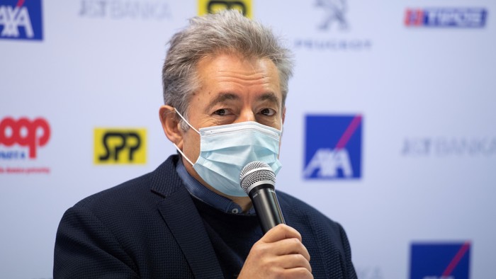 Moška o tenisovej bubline